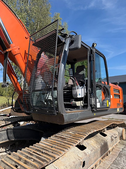 Hitachi ZX290LC-5B. 4 of 15