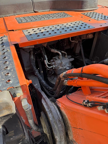 Hitachi ZX290LC-5B. 12 of 15