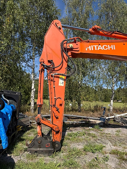 Hitachi ZX290LC-5B. 2 of 15