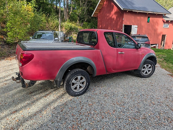 Mitsubishi L200 Club Cab 3 of 9