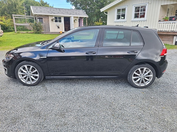 Volkswagen e-Golf VII 2 of 28
