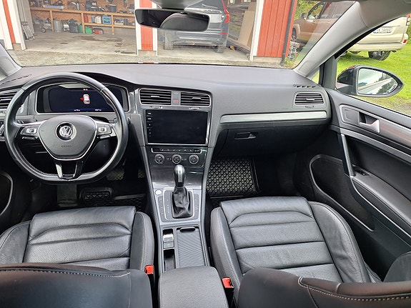 Volkswagen e-Golf VII 12 of 28