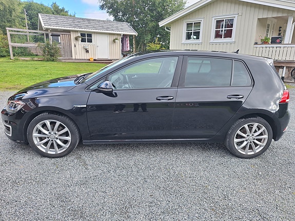 Volkswagen e-Golf VII 20 of 28
