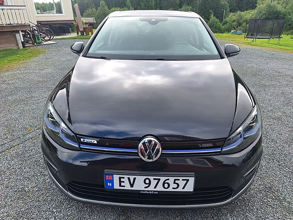 Volkswagen e-Golf VII 22 of 28