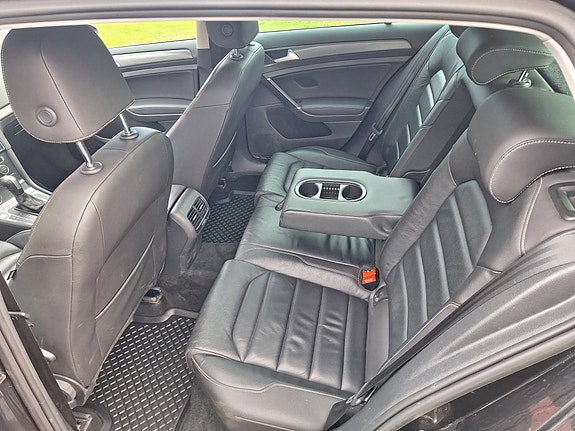Volkswagen e-Golf VII 13 of 28
