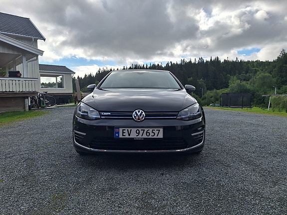 Volkswagen e-Golf VII 23 of 28