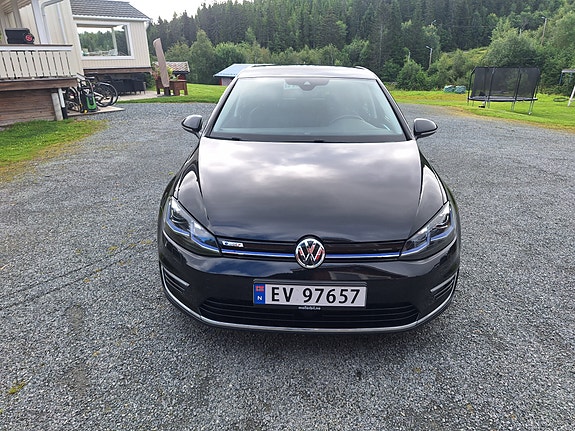 Volkswagen e-Golf VII 24 of 28