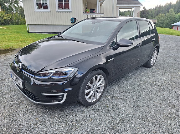 Volkswagen e-Golf VII 10 of 28
