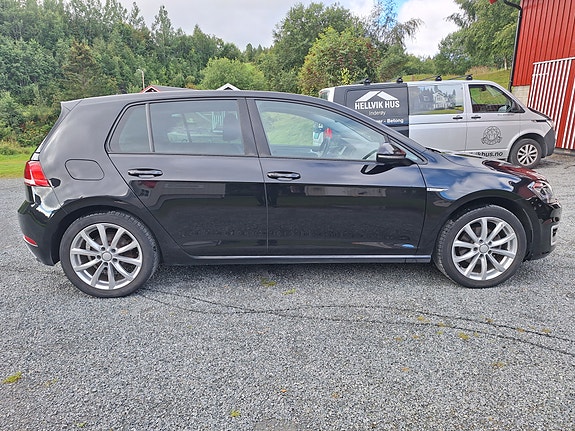 Volkswagen e-Golf VII 17 of 28