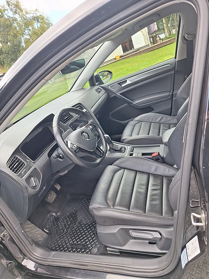 Volkswagen e-Golf VII 9 of 28