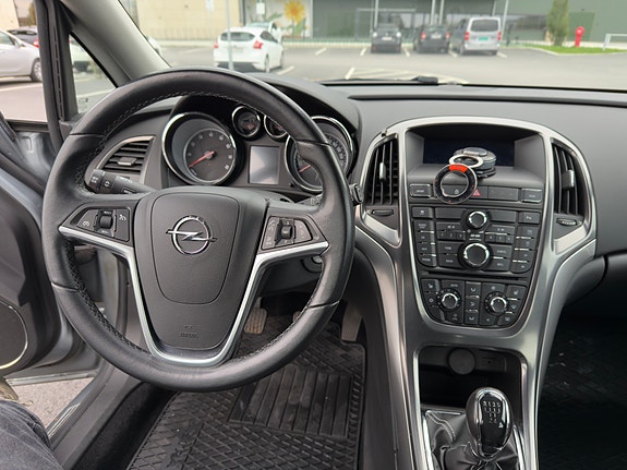 Opel Astra 10 of 28