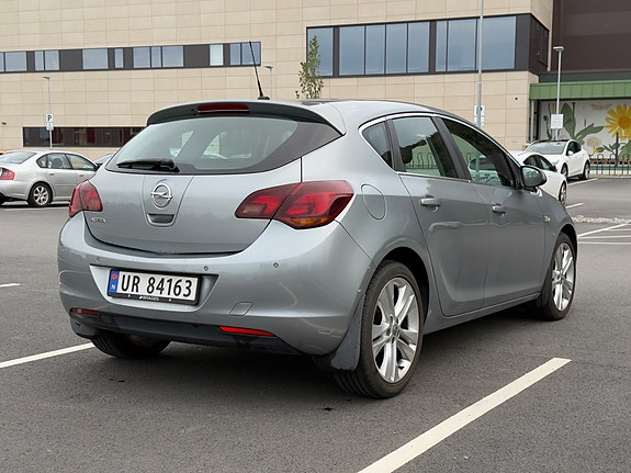 Opel Astra 4 of 28