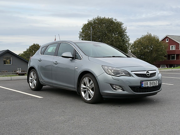 Opel Astra 2 of 28