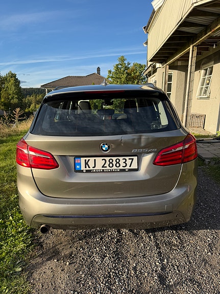 BMW 225xe 4 of 17