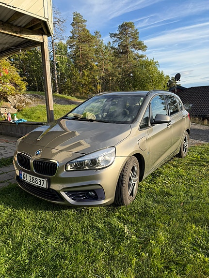 BMW 225xe 2 of 17