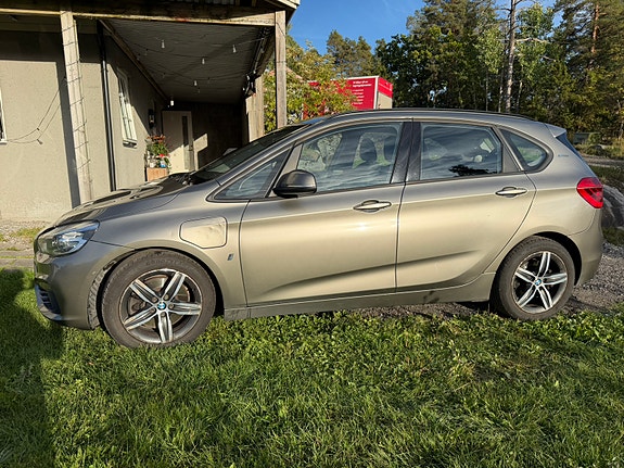 BMW 225xe 3 of 17