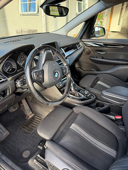 BMW 225xe 11 of 17