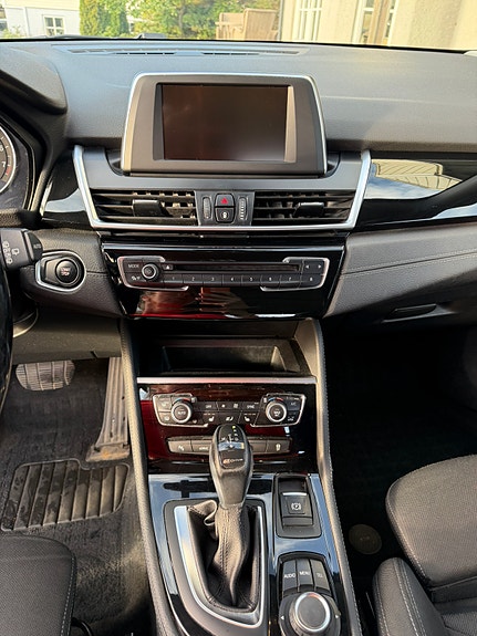 BMW 225xe 10 of 17