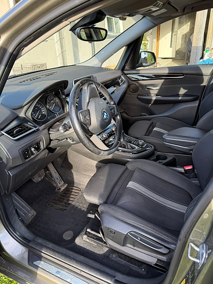 BMW 225xe 8 of 17