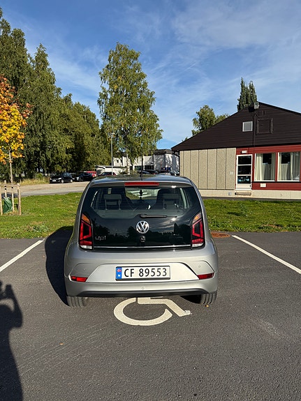 Volkswagen UP! 3 of 12