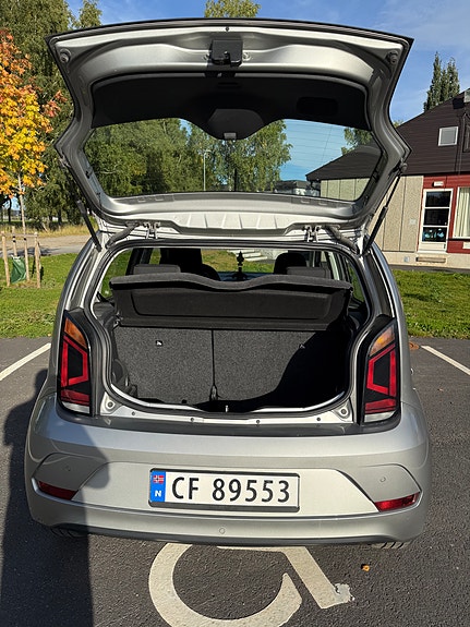 Volkswagen UP! 11 of 12