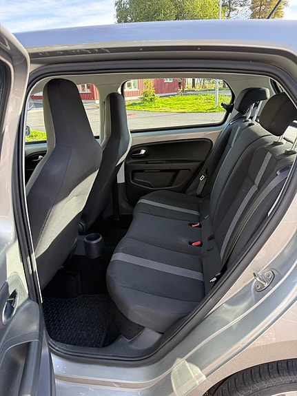 Volkswagen UP! 8 of 12