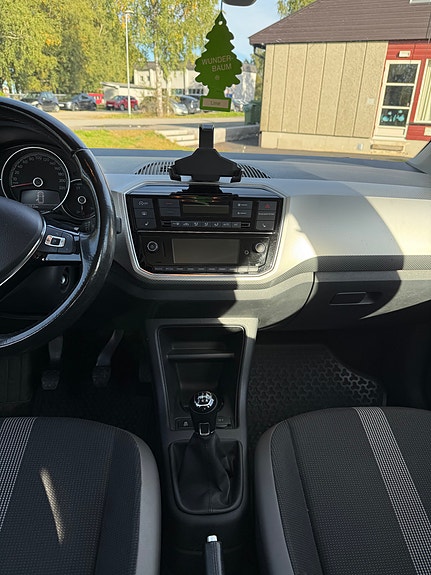 Volkswagen UP! 9 of 12