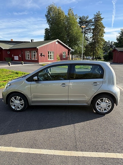 Volkswagen UP! 4 of 12