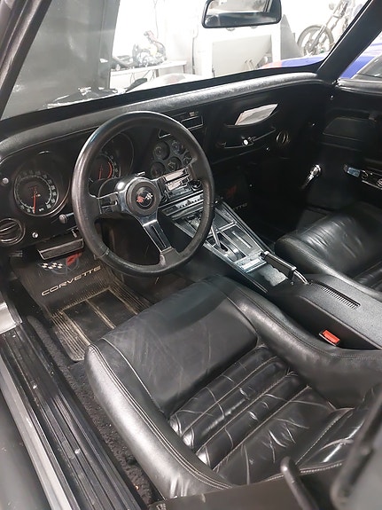Chevrolet Corvette 18 of 27