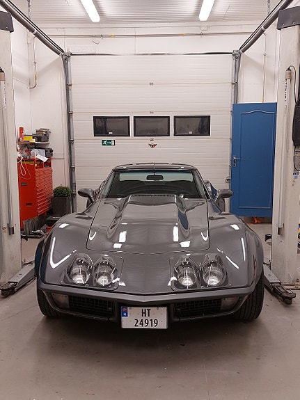 Chevrolet Corvette 4 of 27