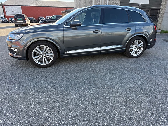Audi Q7 4 of 30