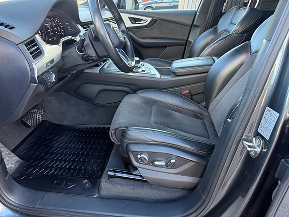 Audi Q7 30 of 30