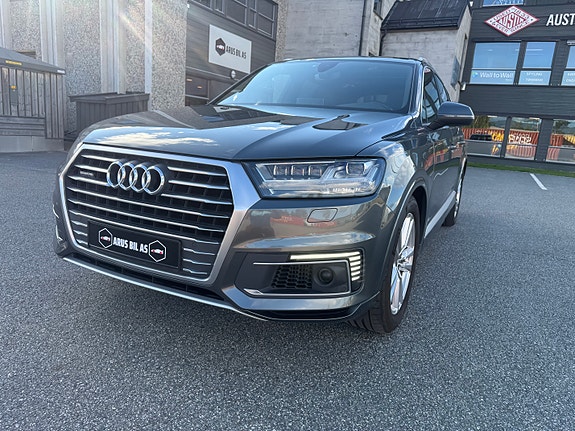 Audi Q7 2 of 30
