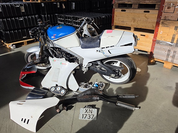Suzuki RG 500 9 of 16