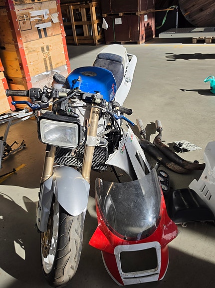 Suzuki RG 500 16 of 16