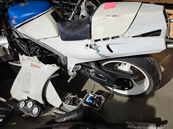 Suzuki RG 500 5 of 16