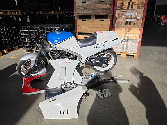 Suzuki RG 500 10 of 16