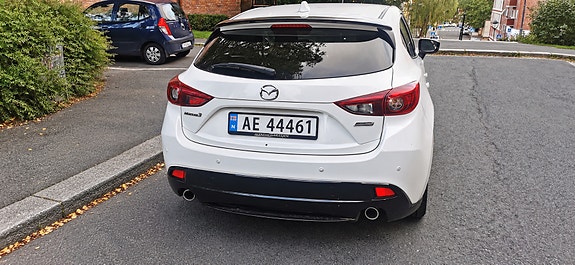 Mazda 3 4 of 8