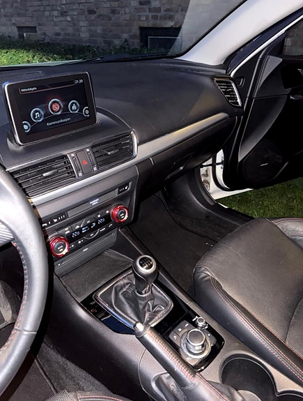 Mazda 3 6 of 8