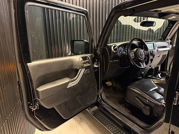 Jeep Wrangler 15 of 30