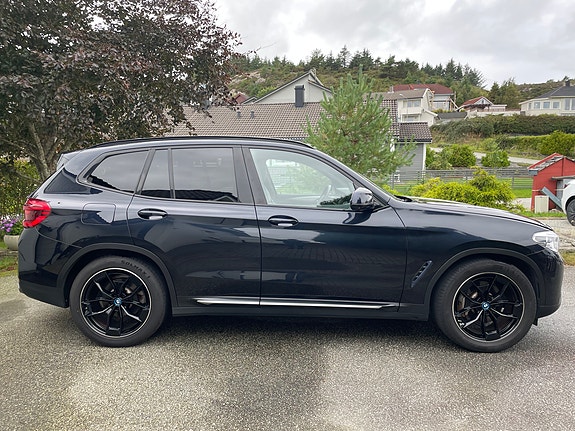 BMW iX3 2 of 30