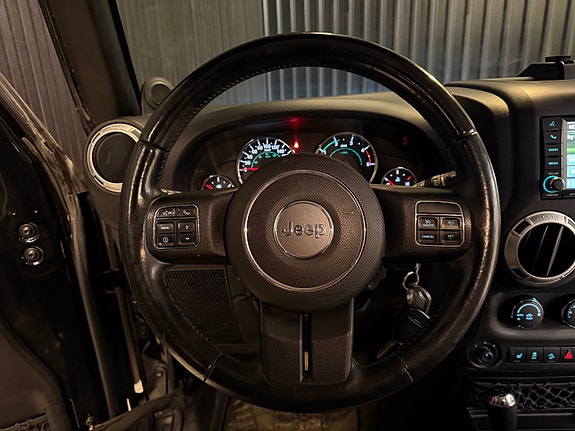 Jeep Wrangler 15 of 19