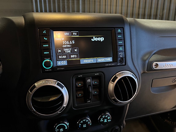 Jeep Wrangler 11 of 19