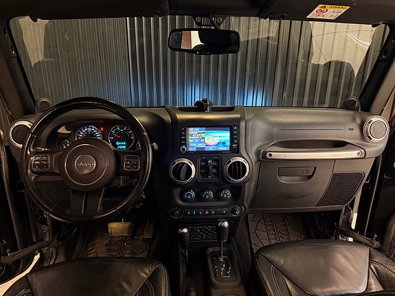 Jeep Wrangler 14 of 19