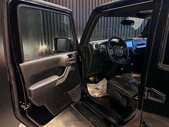 Jeep Wrangler 12 of 19