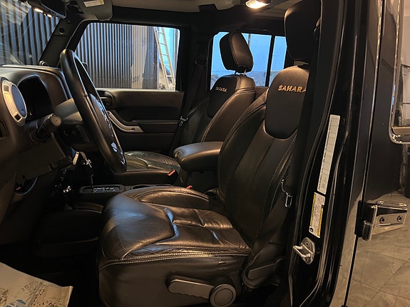 Jeep Wrangler 13 of 19