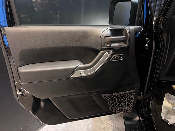 Jeep Wrangler 9 of 19