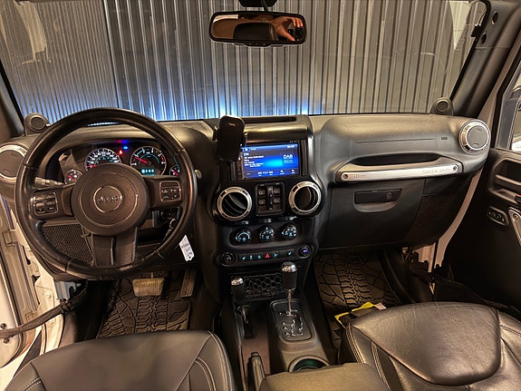 Jeep Wrangler 21 of 27