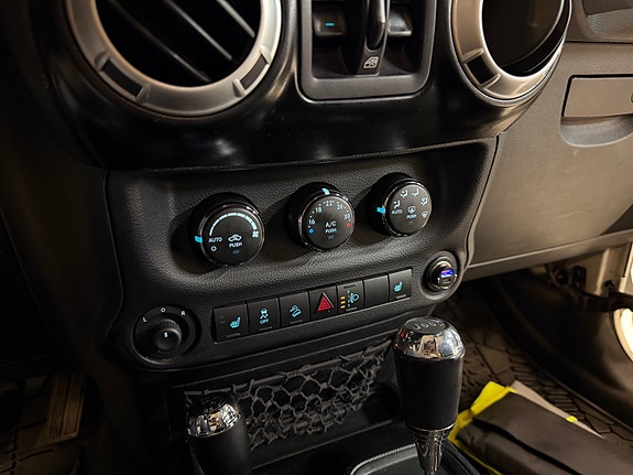 Jeep Wrangler 19 of 27