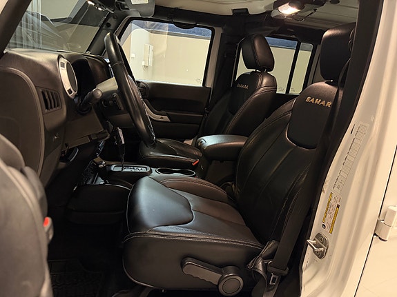 Jeep Wrangler 14 of 27